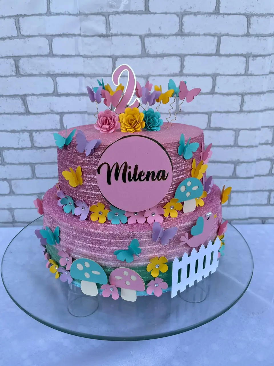 Criação personalizada em bolo de vários andares