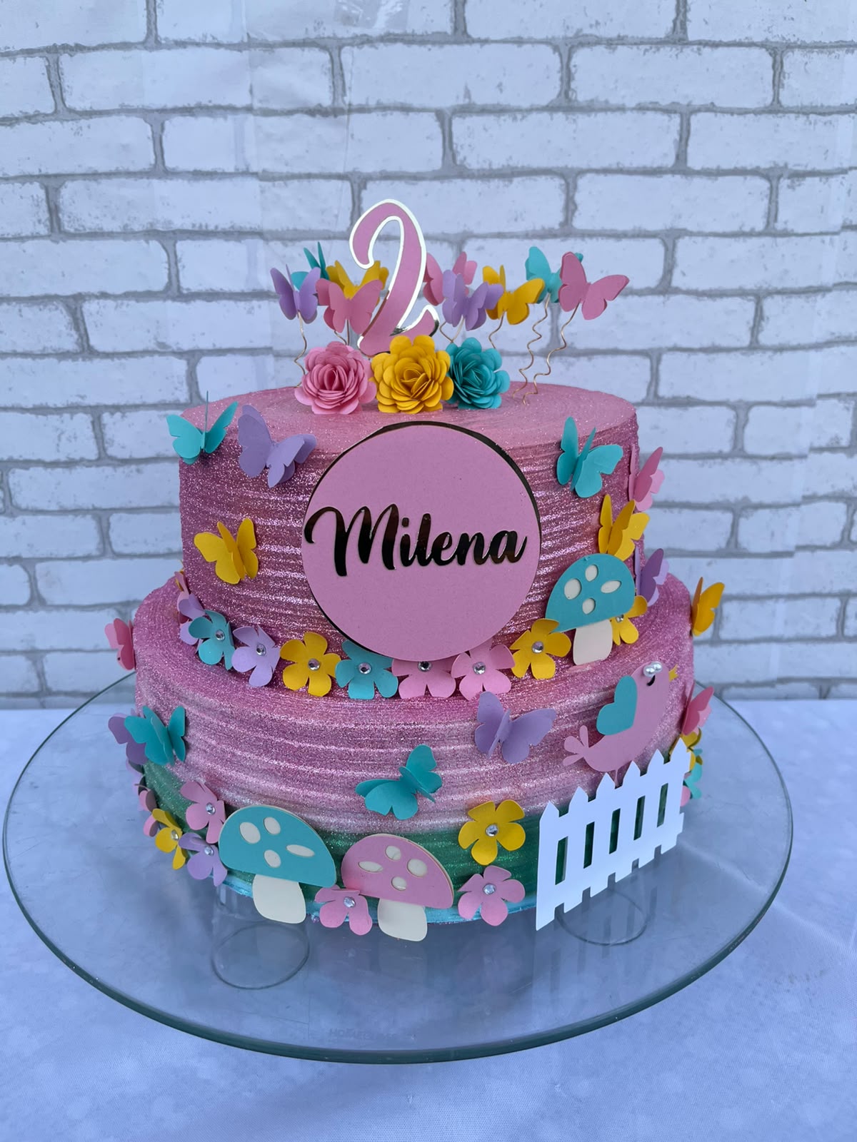 Criação personalizada em bolo de vários andares